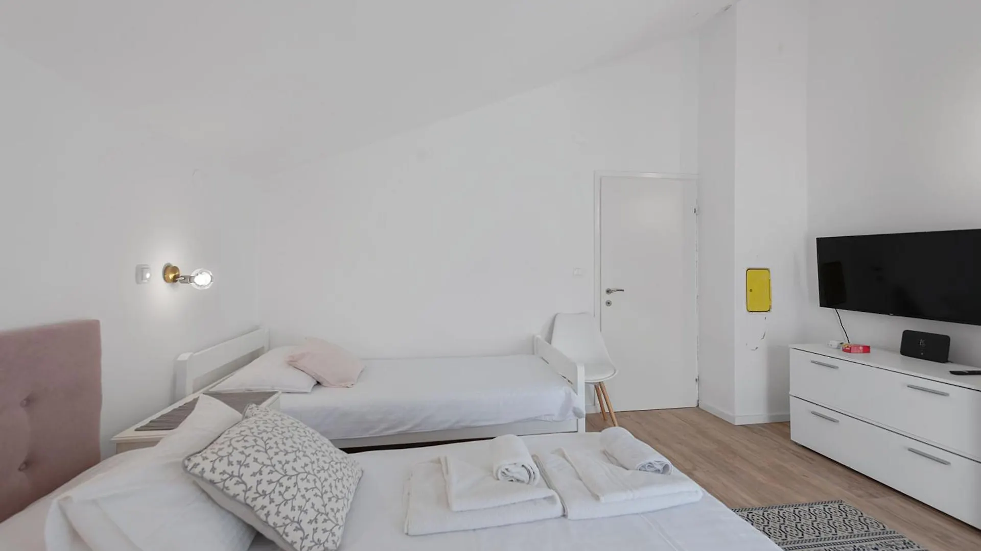 Apartments Petrina Sveti Filip i Jakov 0*,  Kroatien