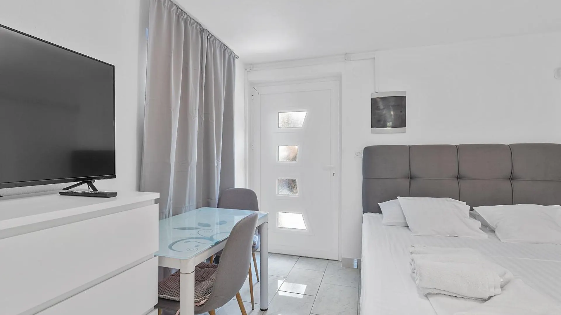 Apartments Petrina スベティ・フィリップ・イ・ヤコブ 0*,