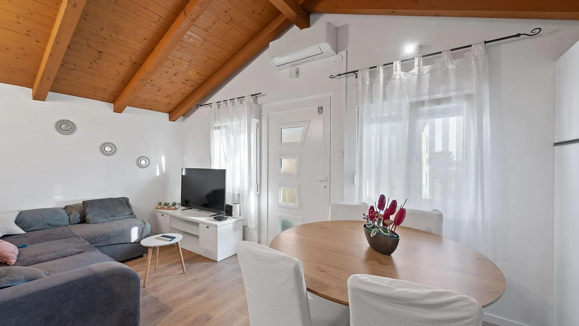Apartments Petrina Sveti Filip i Jakov