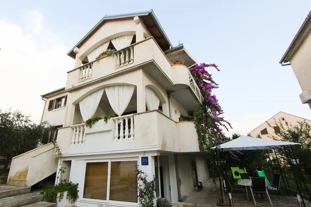Apartments Petrina Sveti Filip i Jakov